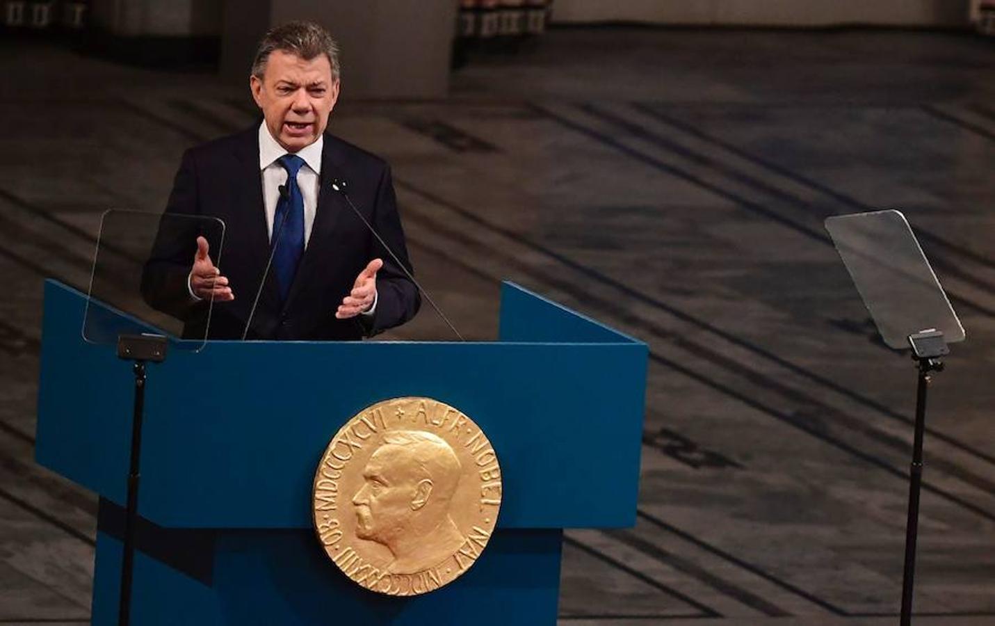 Santos recibe el Nobel de la Paz y da por terminada la guerra en Colombia