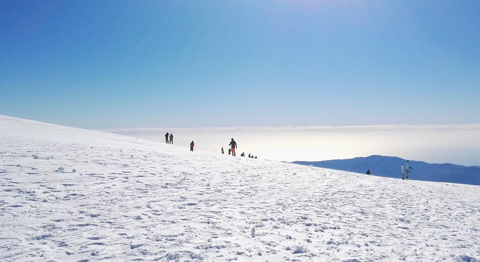 Sierra Nevada se resarce con nieve