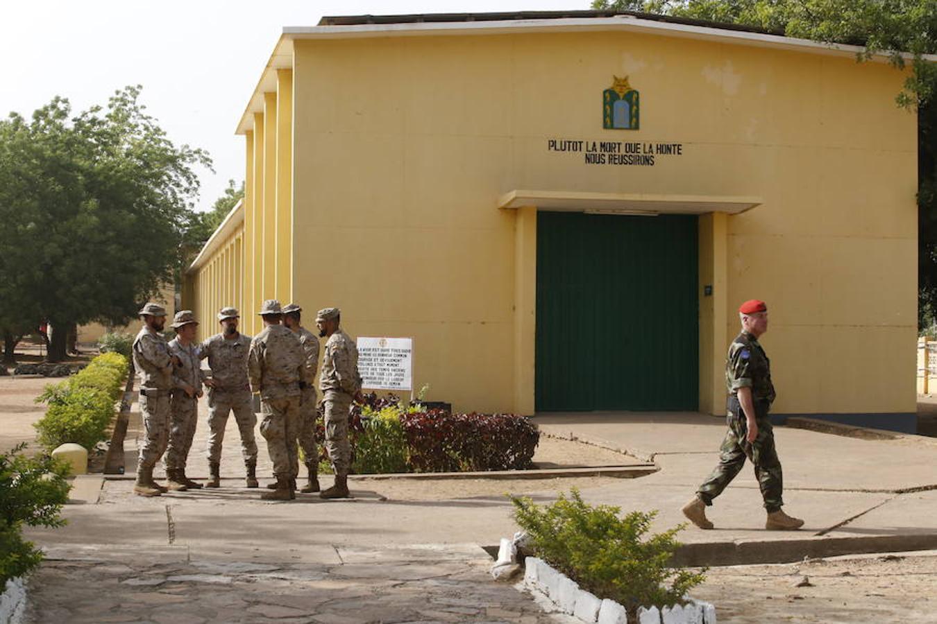 Visita de Cospedal a las tropas en Mali y Senegal