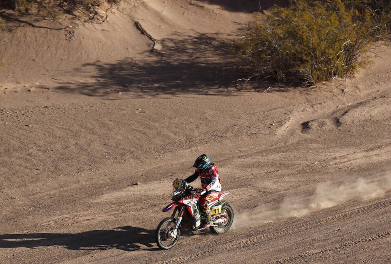 El piloto espanol Joan Barreda Bort conduce su motocicleta Honda.