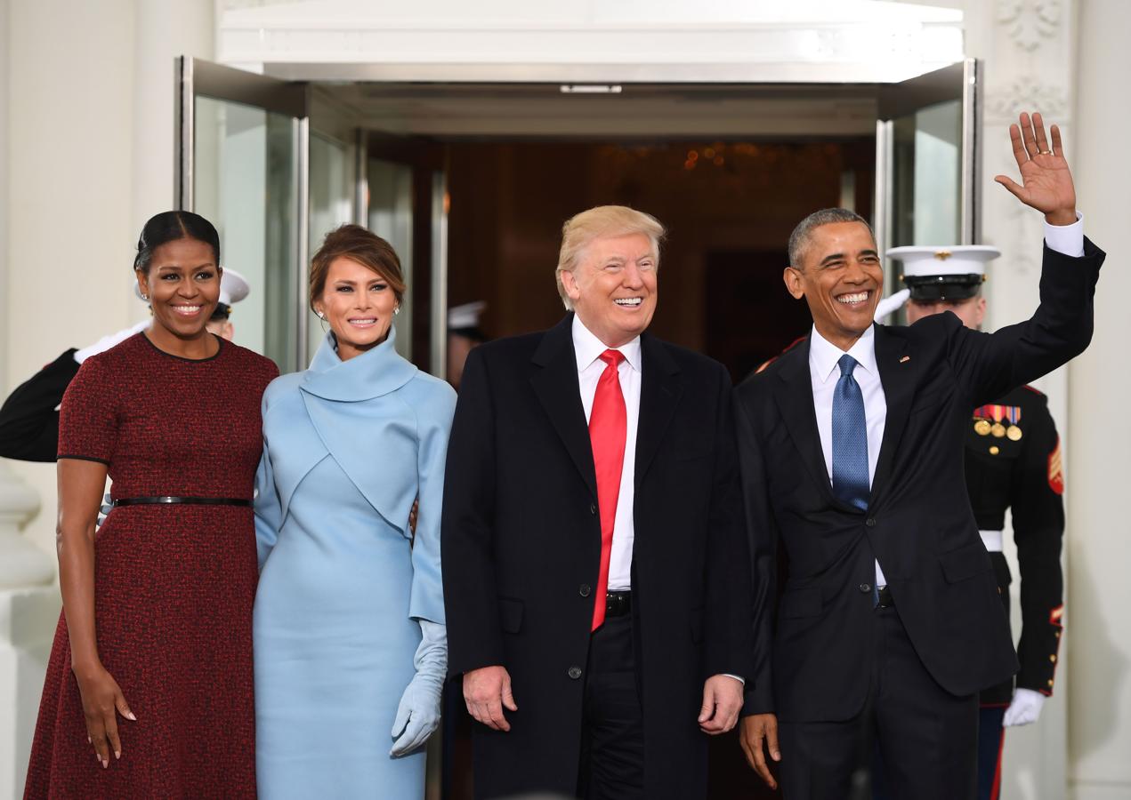 El matrimonio Obama recibe en la Casa Blanca a Donald Trump y su esposa Melania.