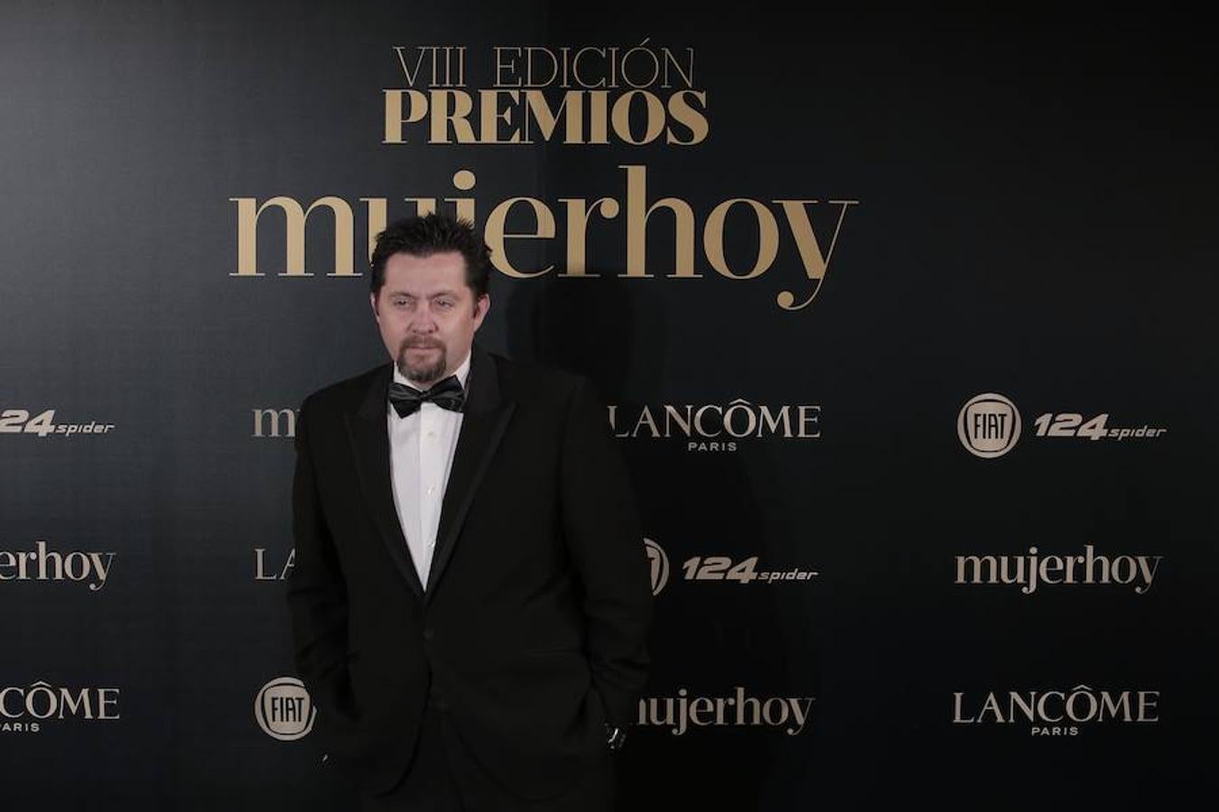 El productor Ramón Campos, responsable de series como 'Velvet', recibió el Premio al Compromiso Masculino durante la gala de entrega de los VIII Premios Mujerhoy.