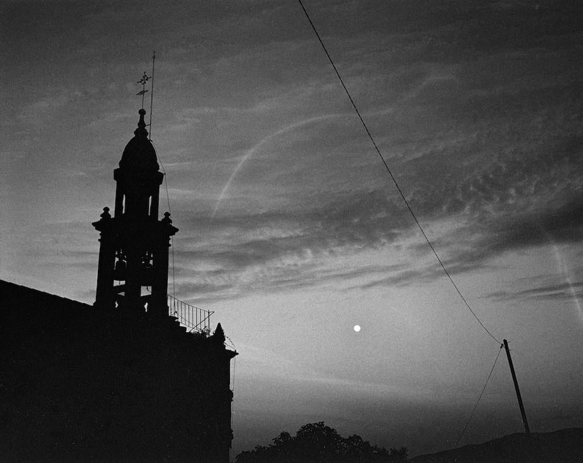 Amanece en la Parroquia de Sabucedo (Pontevedra) en el día que da inicio la Rapa das Bestas de Sabucedo, tradición popular que ha sido declarada de Interés Turístico Internacional desde el año 2017.