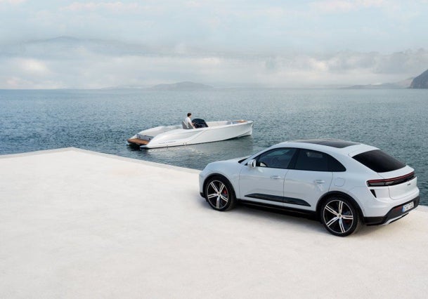 Porsche navega las olas con la tecnología del Macan Turbo