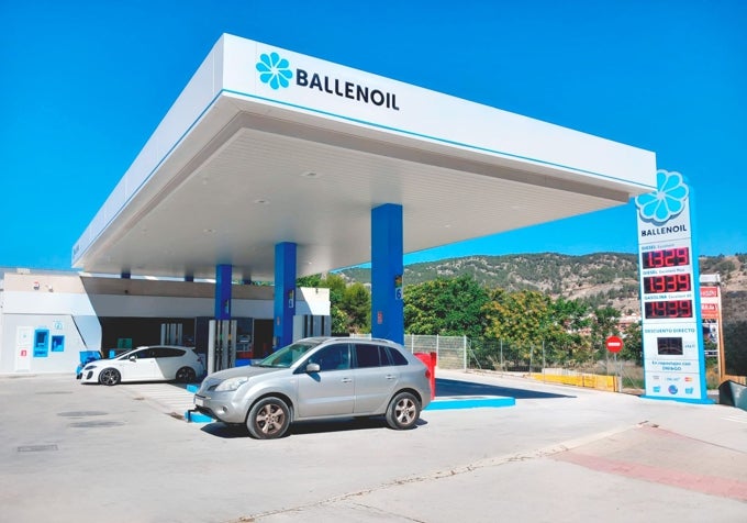 Según Facua, Ballenoil destaca entre las estaciones de servicio más asequibles