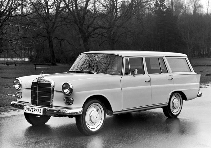 Mercedes no fabricaba, solo comercializaba el Universal de 1965, sobre la base del «Strich Acht « o «Colas»