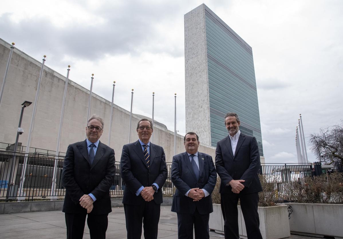 El subdirector general de la Fundación 'la Caixa', Marc Simón; el director general de la Fundación 'la Caixa', Antonio Vila Bertrán; el alto comisionado contra la Pobreza Infantil del Gobierno de España, Ernesto Gasco, y el director general de Save the Children España, Andrés Conde