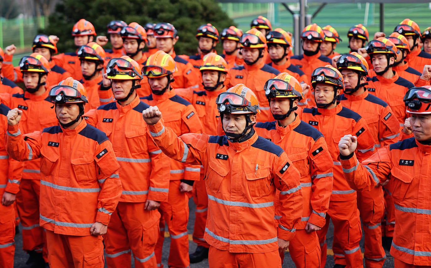 Un equipo internacional de rescate surcoreano se prepara para partir hacia la Turquía devastada por el terremoto en el Cuartel General Nacional 119 de Rescate de Namyangju, a 30 kilómetros al este de Seúl, Corea del Sur, / YONHAP (EFE)