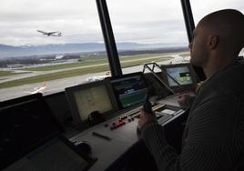 Un controlador en una torre de control