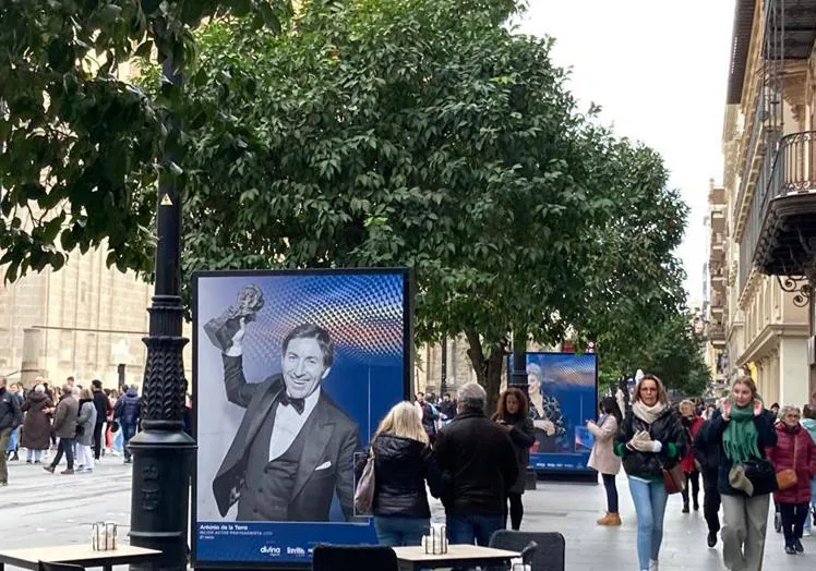 Santa Justa acoge una réplica gigante de la estatuilla de los Premios Goya