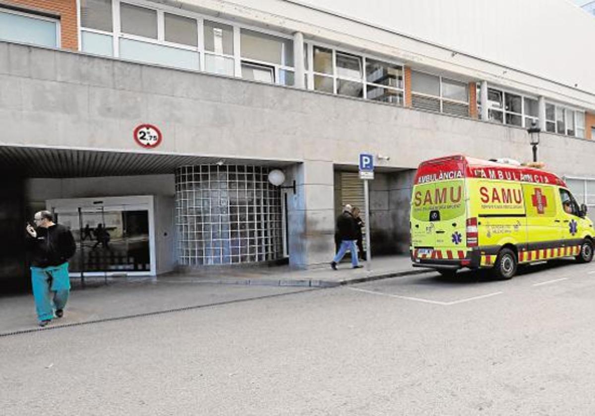 La mujer permanece ingresada en el Hospital Clínico de Valencia