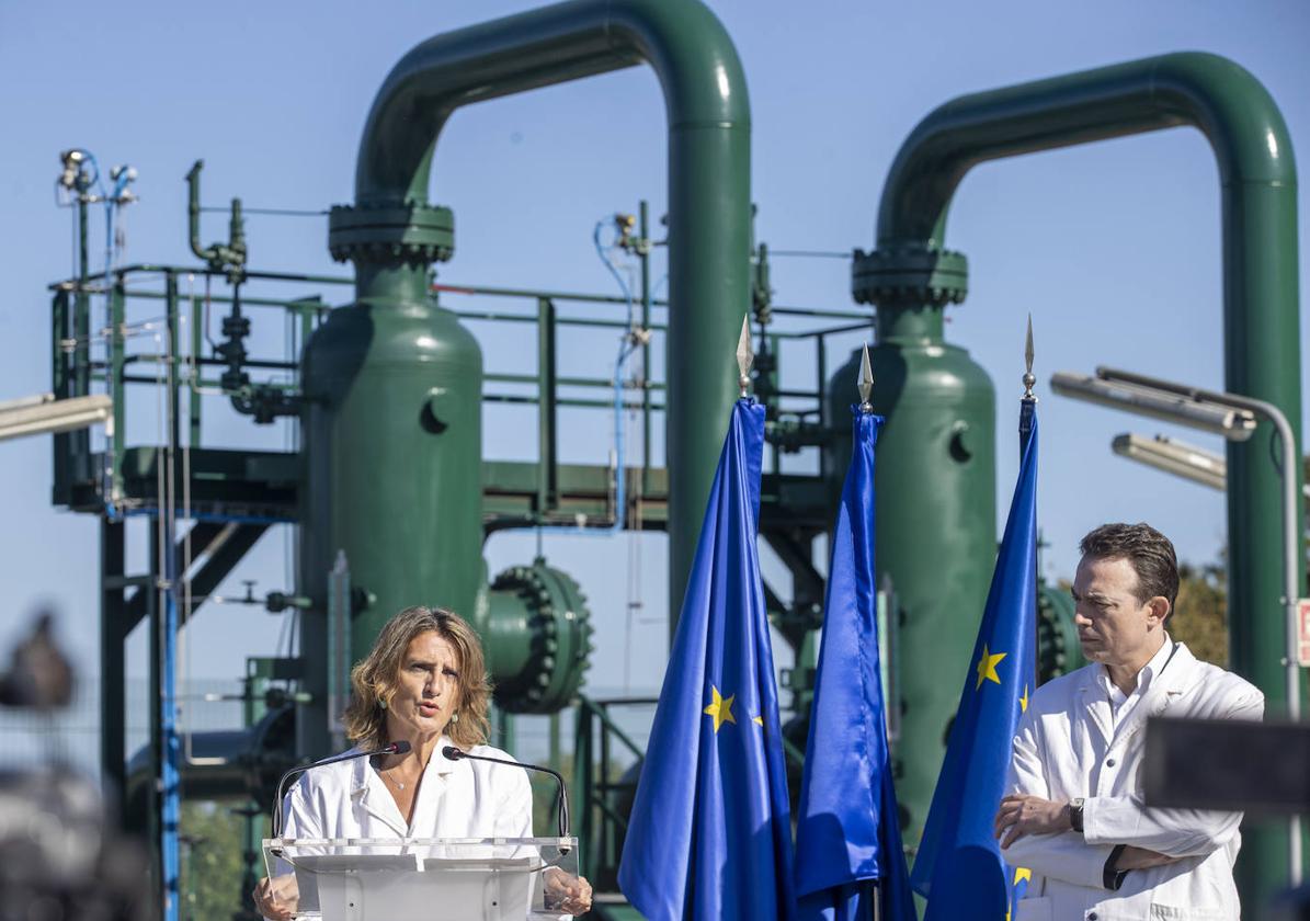 La vicepresidenta Teresa Ribera en su visita la Estación de Compresión de Enagás en Irún