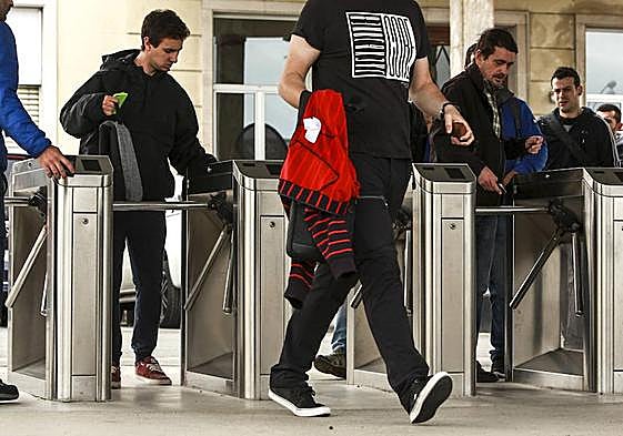 Los españoles trabajan una hora menos que antes de la pandemia