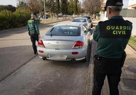 Coche del secuestrador, abandonado junto al colegio.