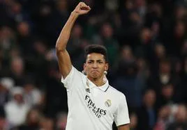 Álvaro Rodríguez celebra su gol en el derbi.