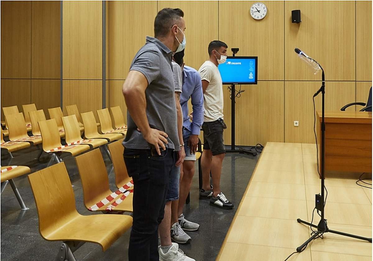 Tres hermanos de Antonio Anglés, en el juicio por un delito de extorsión.