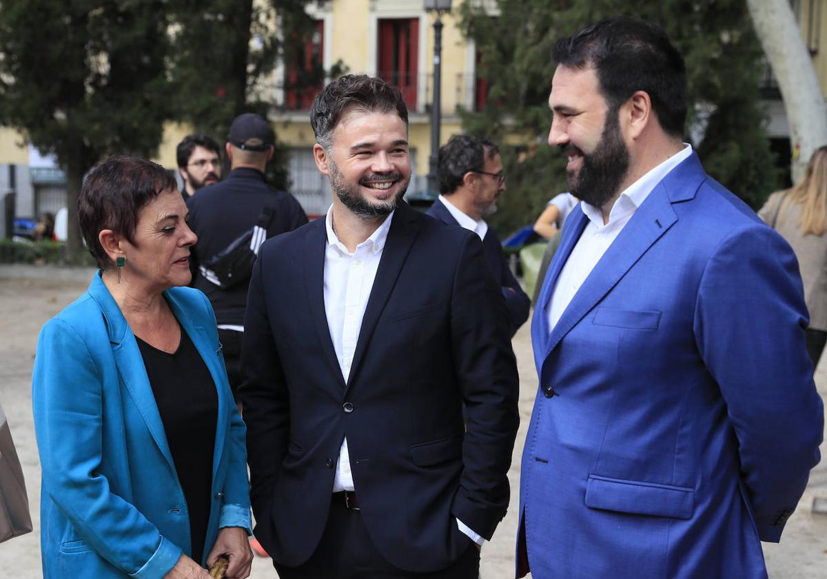 Mertxe Aizpurua, Gabriel Rufián y Jon Iñarritu.