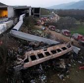 El accidente ferroviario con más de 40 muertos le cuesta el cargo al ministro de Transportes griego