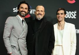Iván Sánchez, Miguel Bosé y José Pastor, durante la presentación de la serie.