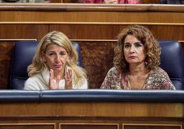 Yolanda Díaz y María Jesús Montero, el martes pasado en el pleno del Congreso.