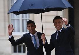 Emmanuel Macron y Rishi Sunak durante su encuentro este viernes en el Palacio del Elíseo.