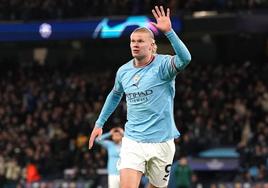 Erling Haaland celebra su quinto gol al Leipzig.