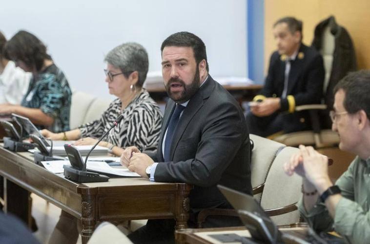 Jon Iñarritu y María Dantas durante la Comisión de Interior.