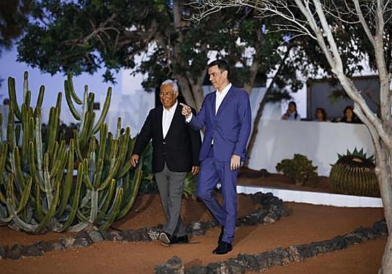 El primer ministro de Portugal, Antonio Costa, y el presidente del Gobierno, Pedro Sánchez, visitan este martes la casa museo de José Saramago en Lanzarote.