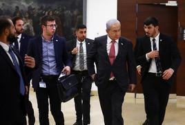 El primer ministro israelí, Benyamin Netanyahu, antes de partir este miércoles a Berlín.