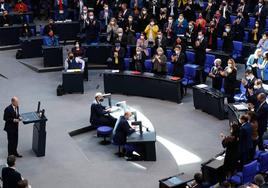 El canciller alemán Olaf Scholz en el Bundestag alemán