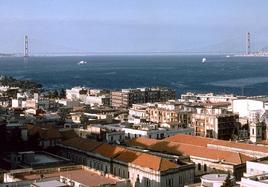 Montaje fotográfico del Puente del Estrecho de Messina, que unirá las regiones italianas de Sicilia y Calabria