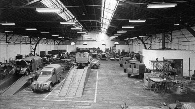 Las AZU en una fotografía de 1958, de las instalaciones de Citroën Hispania, en Vigo