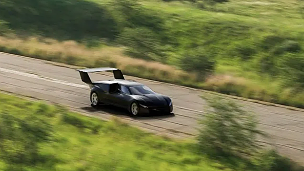 En la carretera se convertiría en un modelo totalmente eléctrico gracias a sus motores Tesla