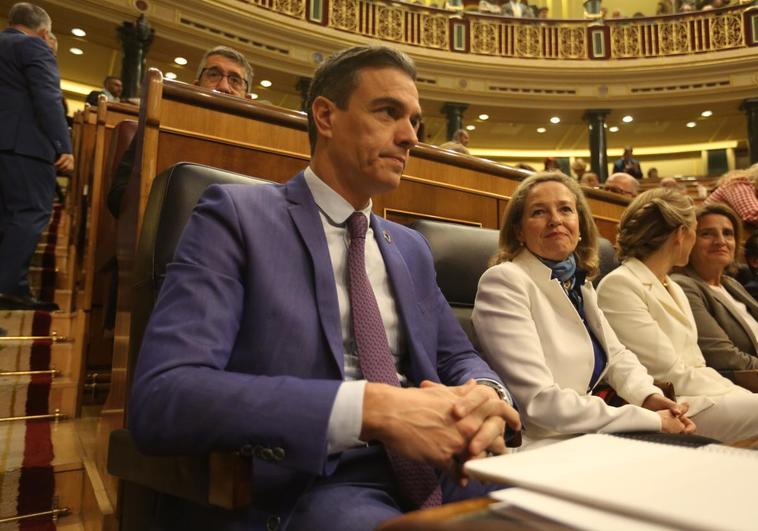 Sánchez y Díaz utilizan la moción de Vox para lanzar juntos al Gobierno a la carrera electoral