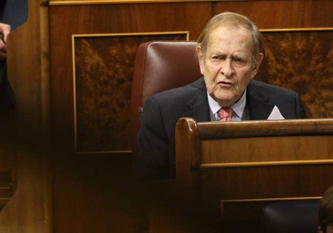 Ramón Tamames durante su intervención en la mmoción de censura.