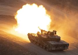 Un tanque surcoreano K1A1 participa en un ejercicio militar acordado con Estados Unidos.