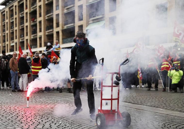 Francia vive una nueva jornada de protestas con 240 manifestaciones en todo el país