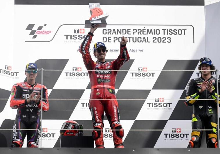Pecco Bagnaia celebra su victoria en el GP de Portugal.
