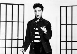 Elvis Presley en 'El rock de la cárcel'.