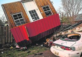 El fuerte viento arrancó de cuajo varias casas en la ciudad de Rolling Fork en Mississippi.