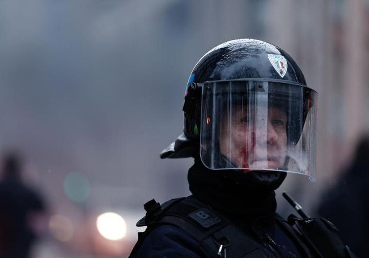 Francia celebra una nueva huelga bajo la amenaza de la violencia