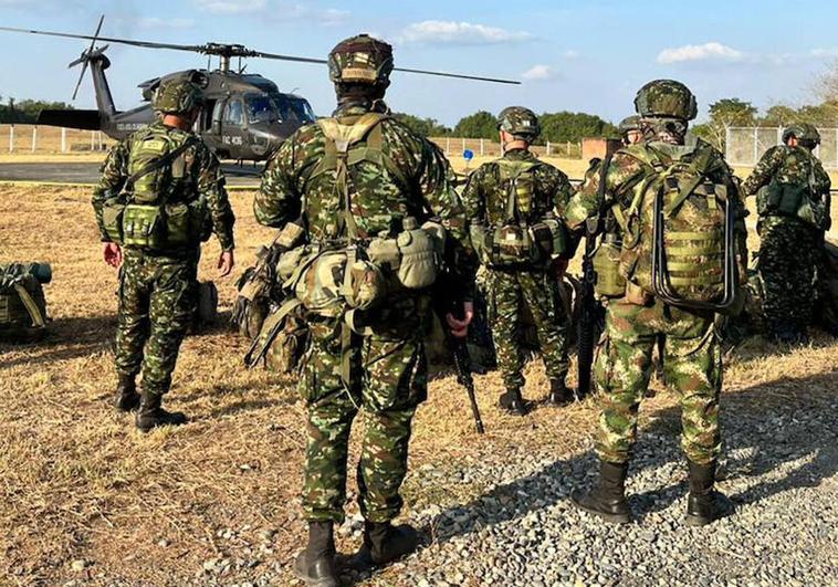 Un atentado de la guerrilla del ELN mata a nueve soldados en Colombia