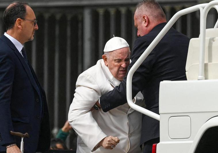 Hospitalizan al Papa por una infección respiratoria