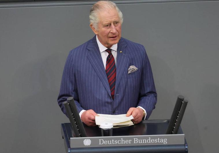 Carlos III critica la agresión rusa que «amenaza la seguridad de Europa y nuestros valores»