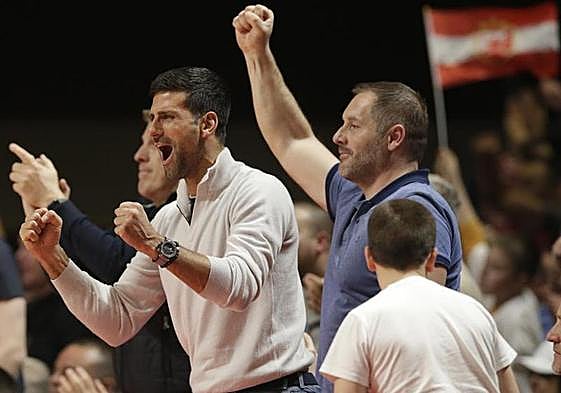 Novak Djokovic, durante el partido de Euroliga entre el Estrella Roja de Belgrado y el Valencia Basket.
