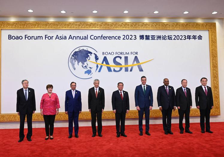 Sánchez posa junto a otros dirigentes en el foro de Boao.