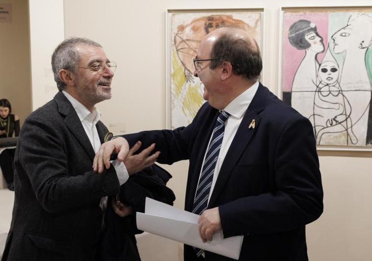 Manuel Borja-Villel conversa con el ministro de Cultura y Deporte, Miquel Iceta.