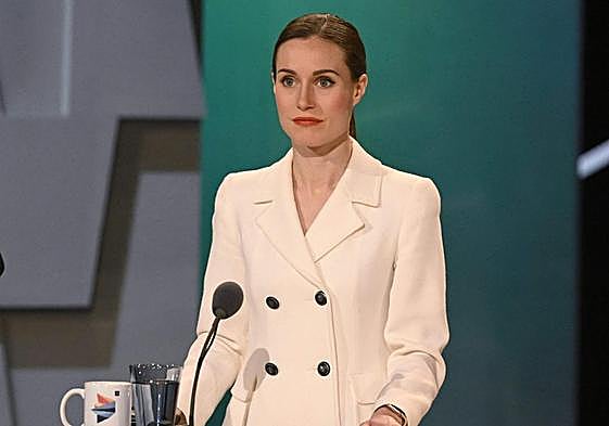 La presidenta del Partido Socialdemócrata, la primera ministra Sanna Marin, asiste al debate previo a las elecciones parlamentarias en Helsinki