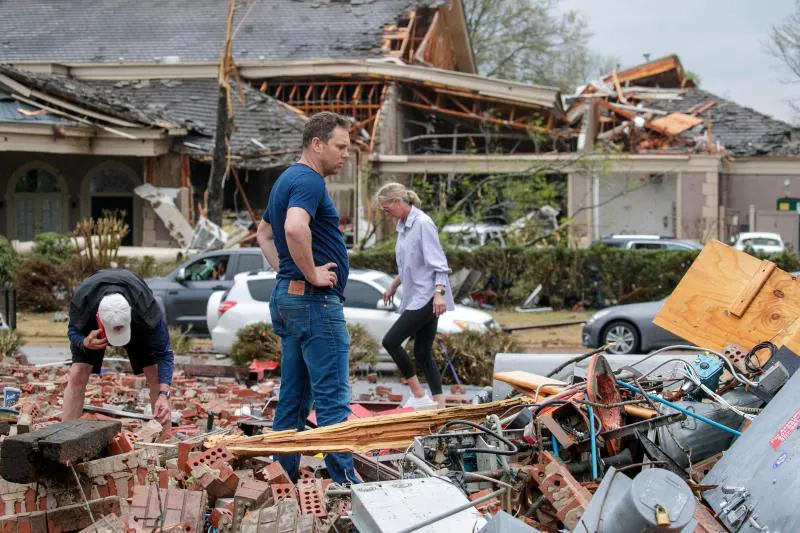 About thirty tornadoes leave 18 dead in the US