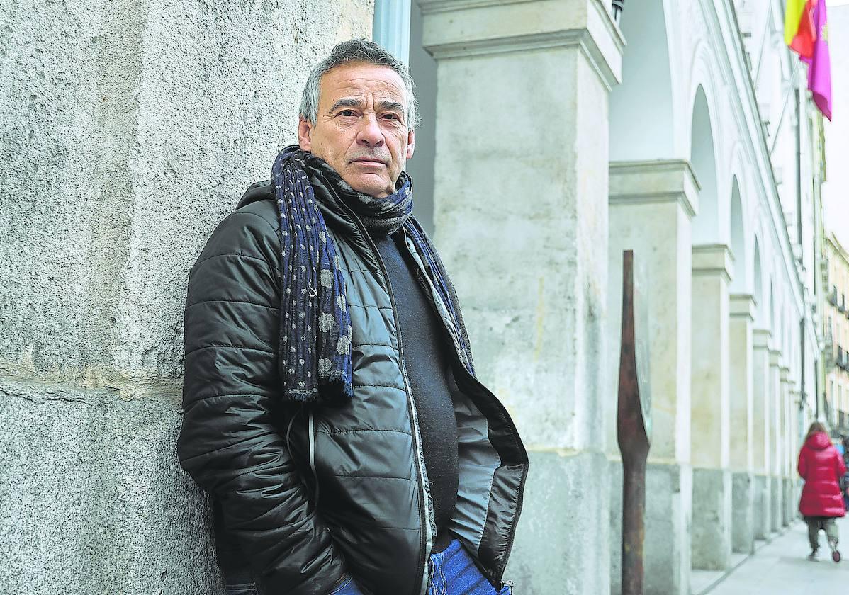 Eduard Fernández, en una fotografía tomada en Valladolid en la puerta del teatro Calderón.